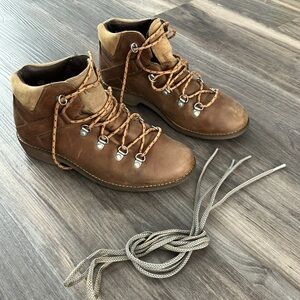 TEVA Leather Women’s Boots 6.5